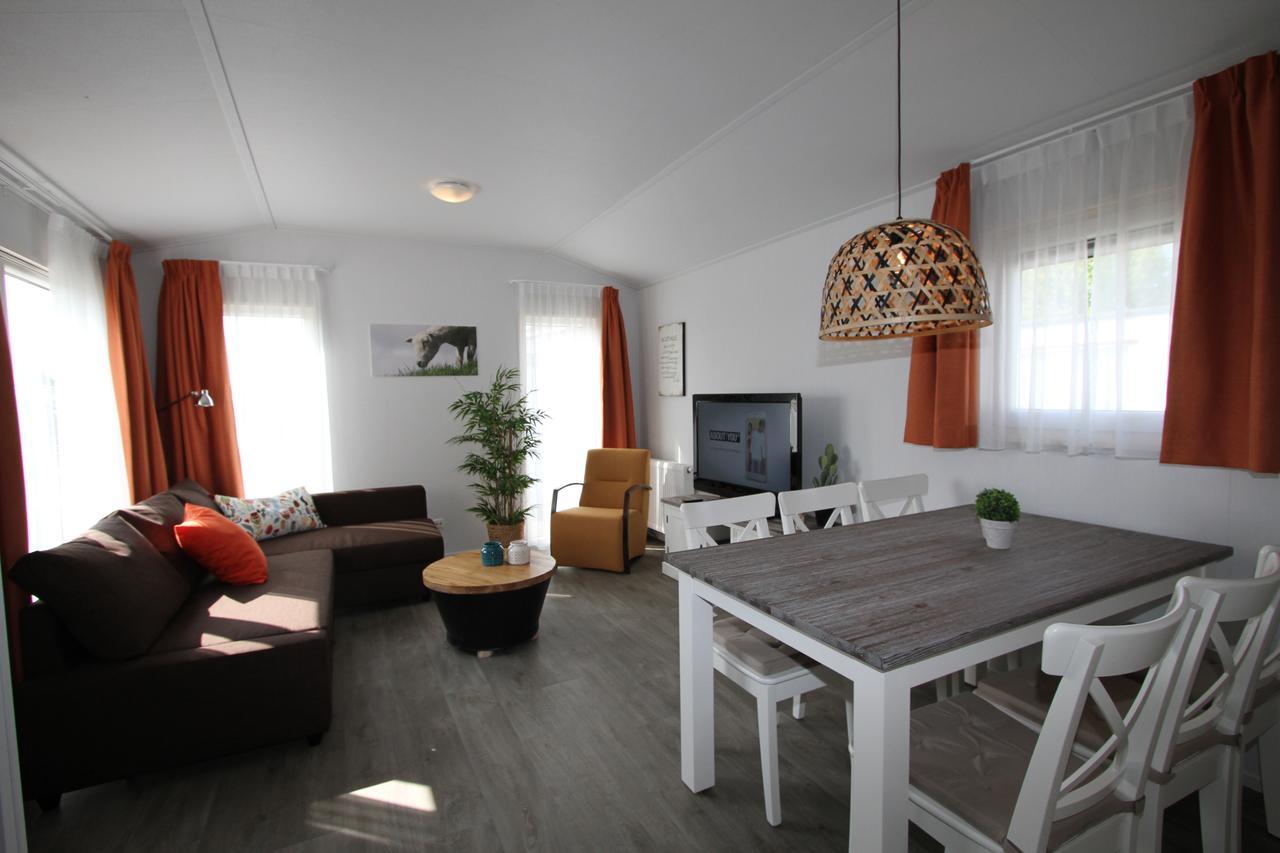 Ijsselmeer-Chalet Nr. 66 Molkwerum ภายนอก รูปภาพ