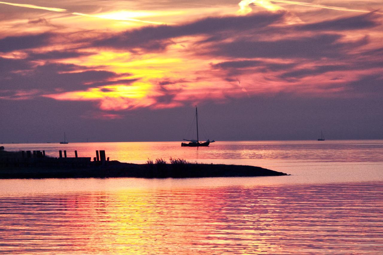 Ijsselmeer-Chalet Nr. 66 Molkwerum ภายนอก รูปภาพ